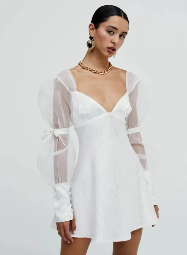 Модные свадебные платья 2025–2026: тренды, фасоны, цвета и советы невестам