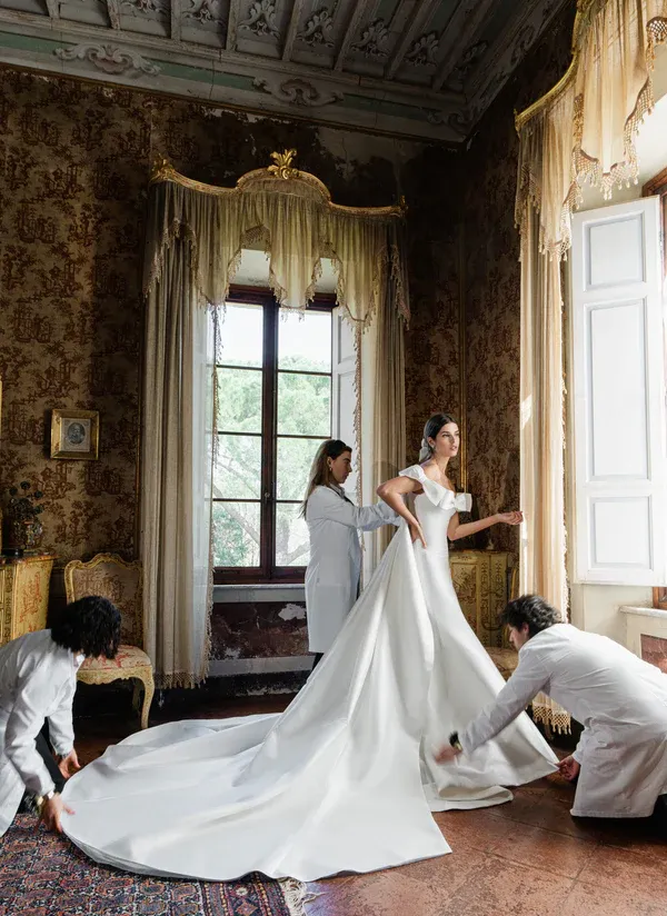 Свадебное платье фасона годе