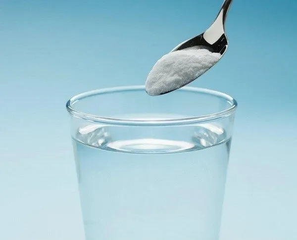 Соленая вода - хорошее средство для чистки обивки, и главное, натуральное