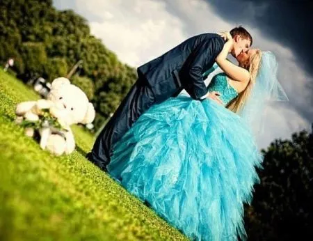 Синее свадебное платье