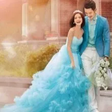 Свадебное голубое платье гарманирующие с нарядом жениха