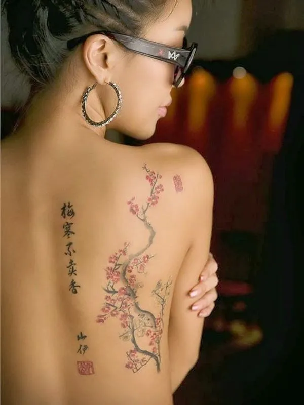 Татуировка в японском стиле женский вариант