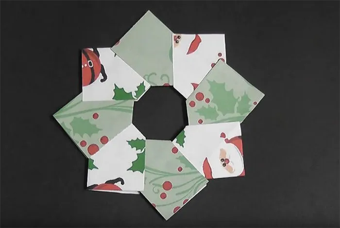 Новогодний оригами-веночек