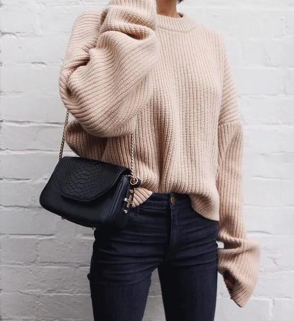 Красивые фасоны модных женских свитеров и обзор стильных луков