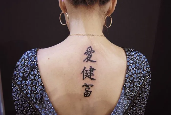 Эскизы самых популярных татуировок на спине для девушек и их значение