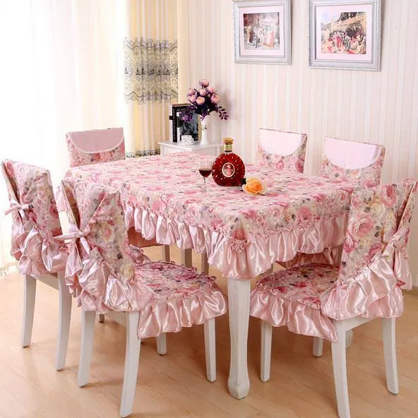 Чехлы розового цвета на стулья для кухни