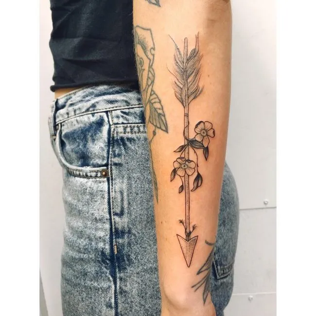 стрелка татуировки