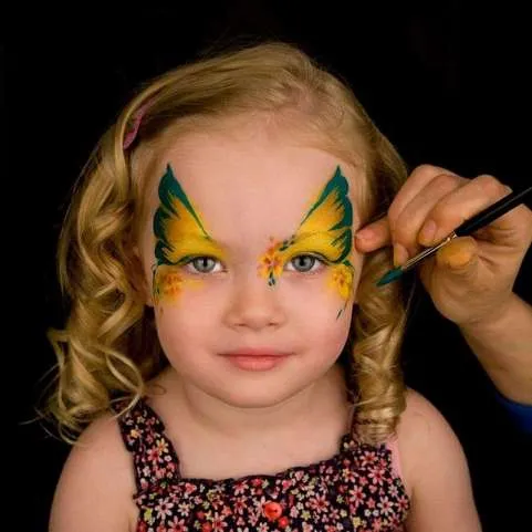 Детский фейс-арт и макияж в виде цветов и крыльев бабочки