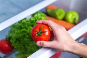 Как хранить помидоры в холодильнике и в комнате