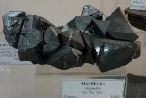 Выставочный образец минерала магнетит