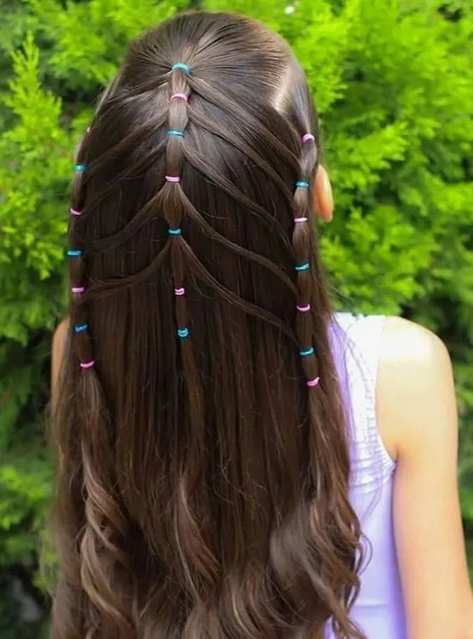 Модные и легкие прически на длинные волосы для девочек в школу: идеи на каждый день 4