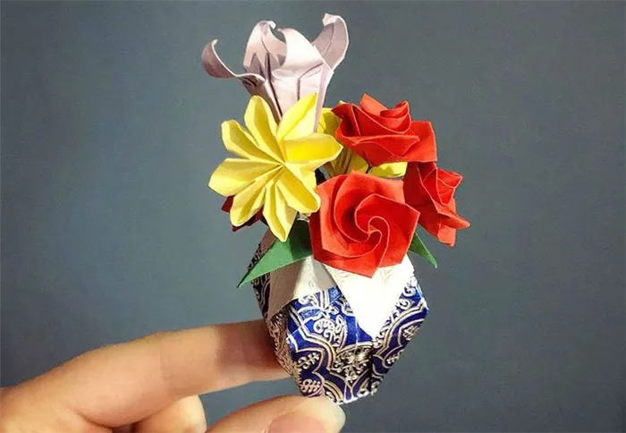 Цветы в вазе в технике оригами