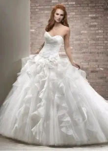 Свадебное платье пышное с вертикальными рюшами