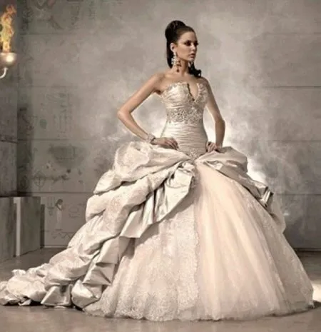 Пышное свадебное платье в стиле рококо