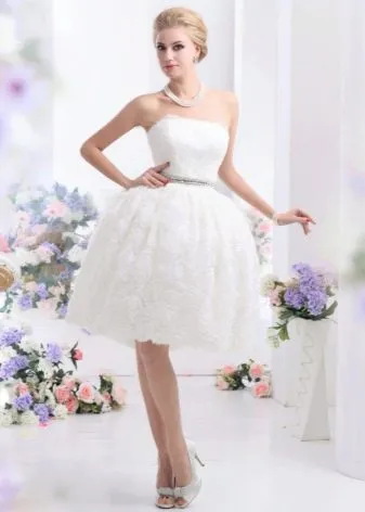 Короткое очень пышное свадебное платье