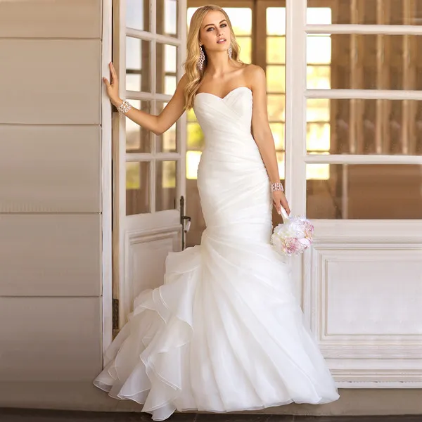 Скромное платье «русалка» на свадьбу