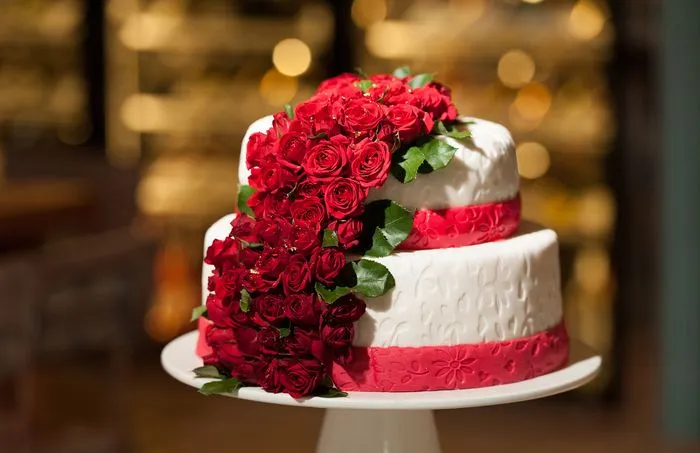свадебный торт с живыми цветами 6
