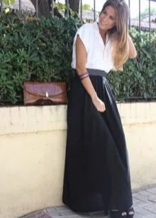 Длинная юбка полусолнце на резинке с контрастной блузой