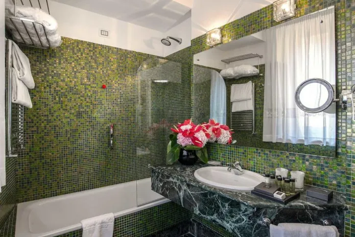 плитка зеленого цвета в интерьере ванной