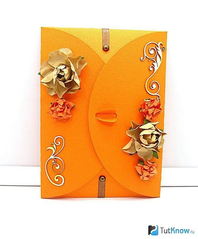 Цветочки на оранжевой открытке