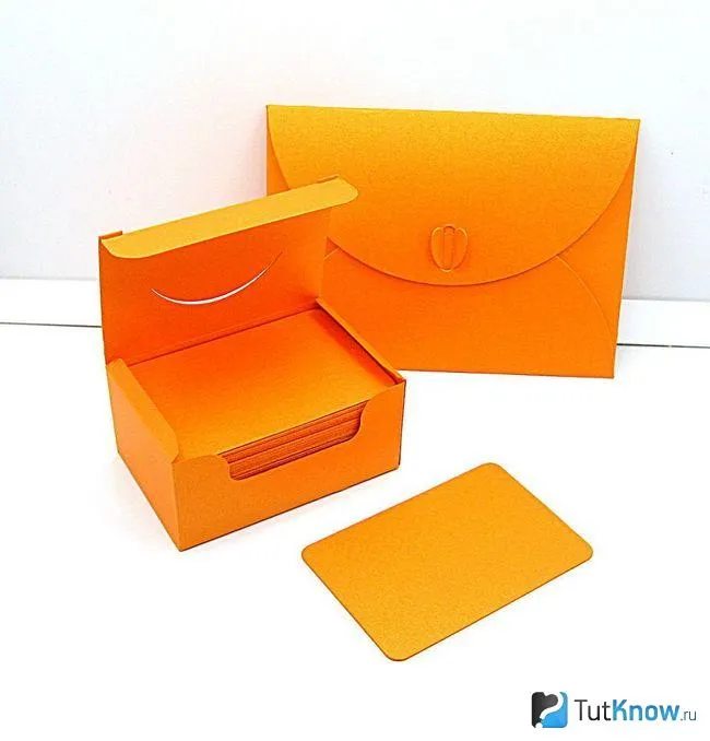 Оранжевый конверт и коробочка