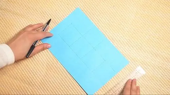 Квадратный узор из бумаги