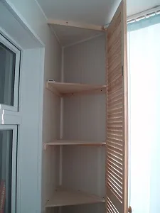 Встроенный угловой шкаф