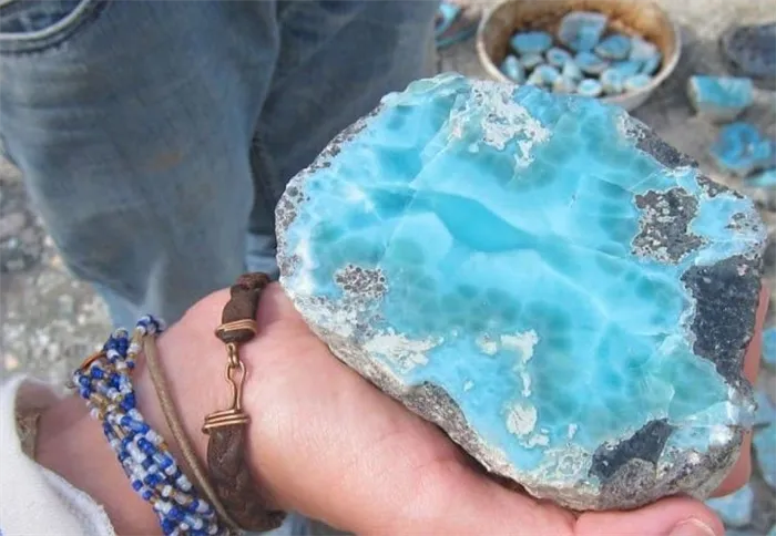 Ларимар Голубой камень из Доминиканы Целебные и магические свойства ларимара История камня Кому подходит по знаку зодиака
