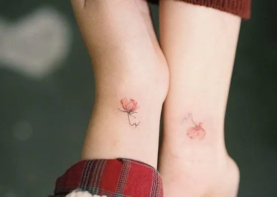 Татуировки на двух руках для девушек, мужские на разрыв, надписи. Фото