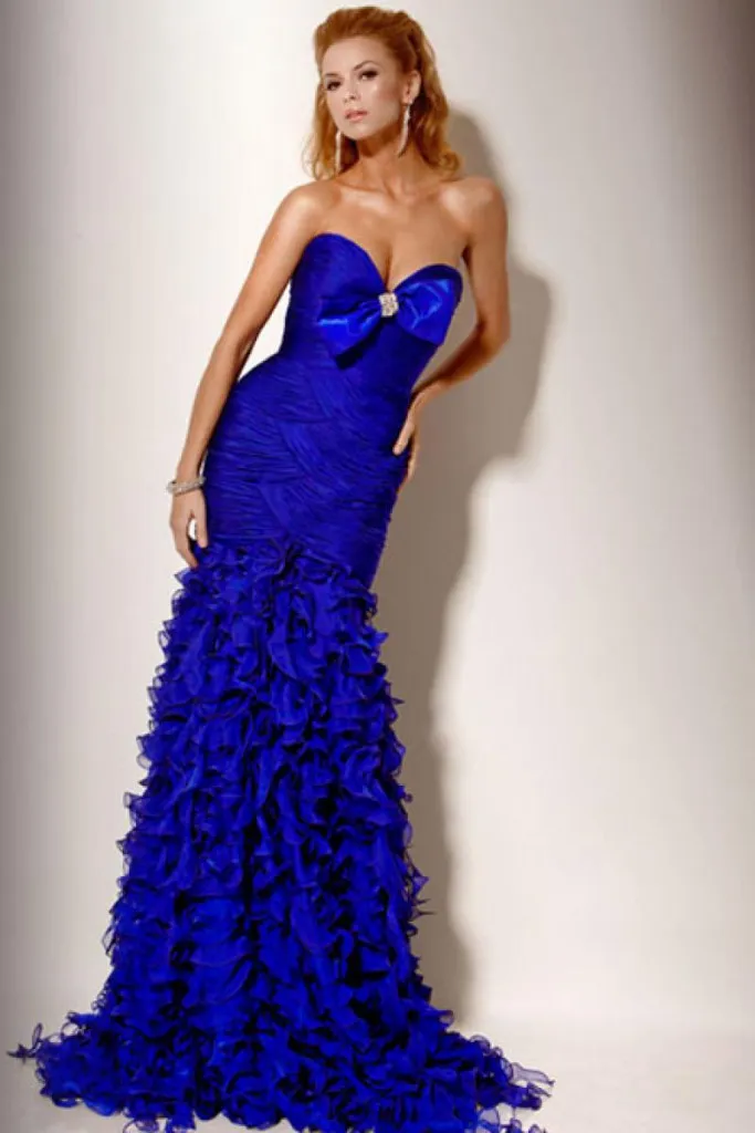 Синее вечернее платье с пышной юбкой