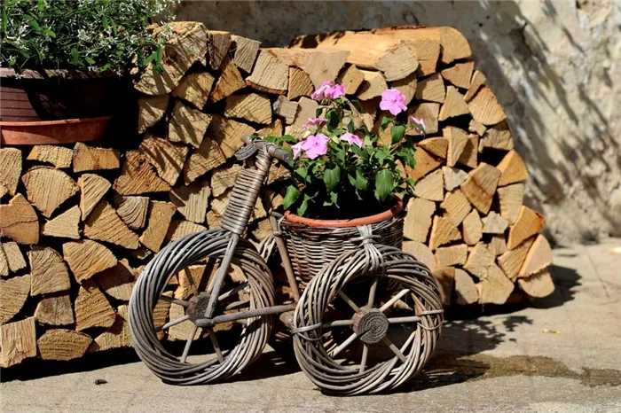 Клумба из велосипеда на даче — как сделать композицию самостоятельно 