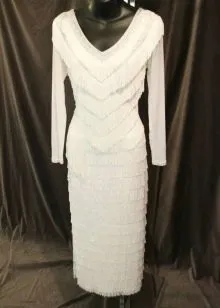 Белое платье с бахромой