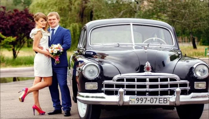 Ретро-автомобиль - классика для этого стиля свадеб