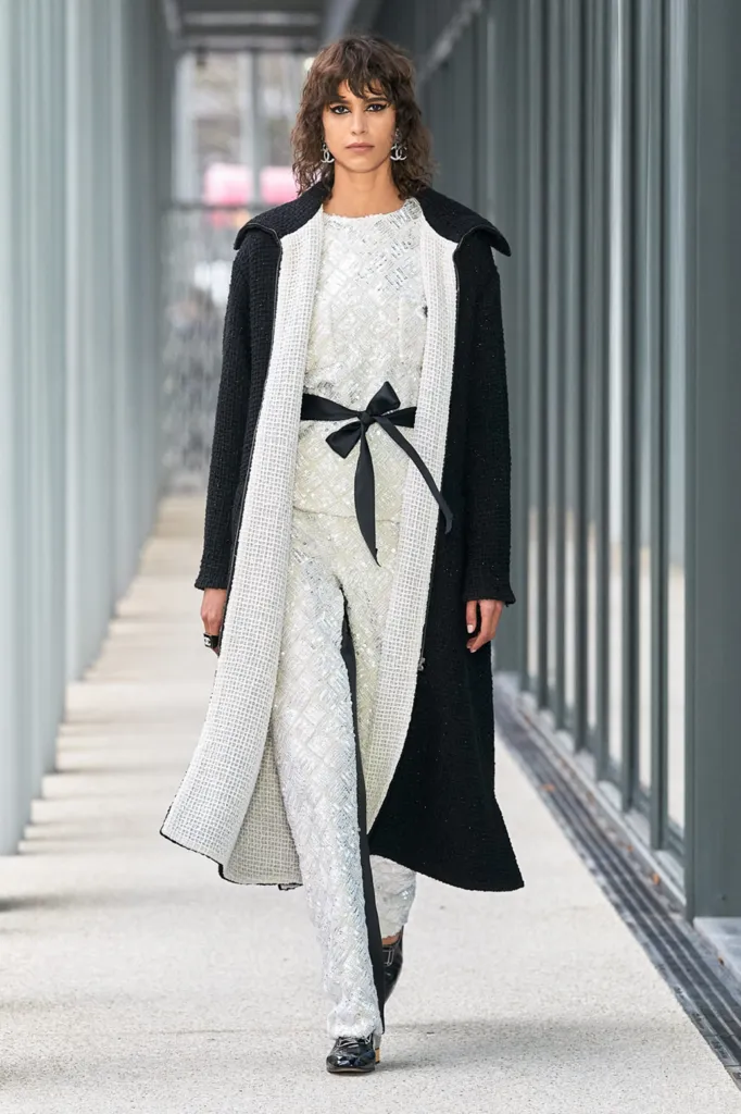 Фото: Пайетки неделя моды Париж осень-зима 2022/2023 Chanel.