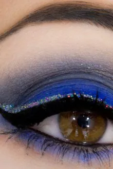 Синий макияж со стрелками