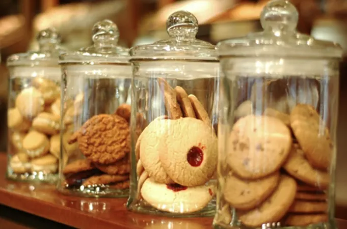 Печенье в стеклянной банке