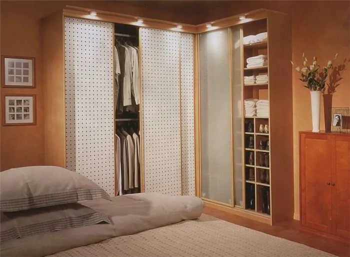 Встроенный шкаф в спальню: лучшие идеи дизайна и сочетания в интерьере (115 фото)