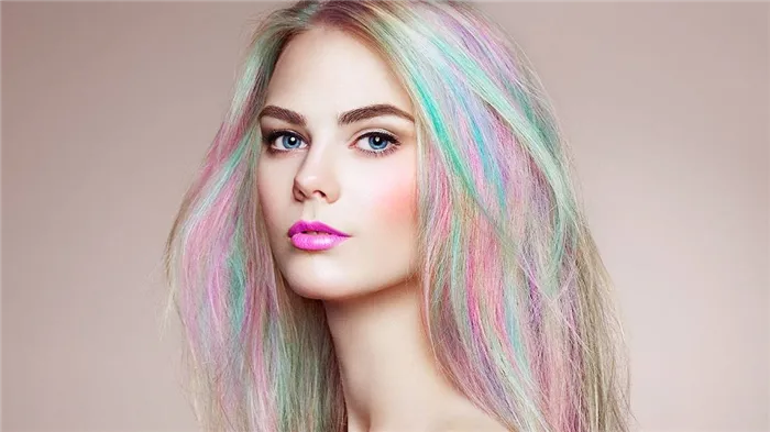 Ярко и со вкусом: все о цветном окрашивании прядей на светлых волосах