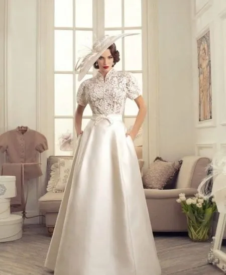 Винтажное свадебное платье с гипюровым верхом