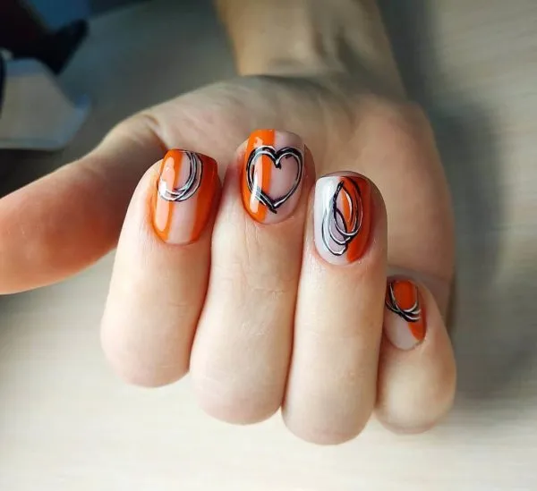 Оранжевый маникюр с рисунками на всех пальцах