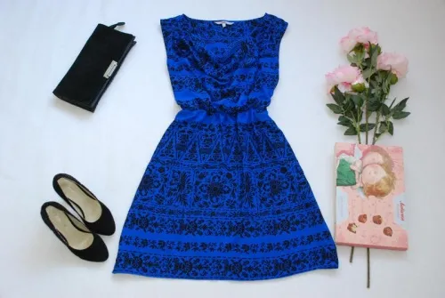 синее платье с черным