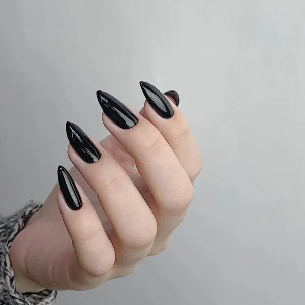 Черный маникюр на длинные ногти