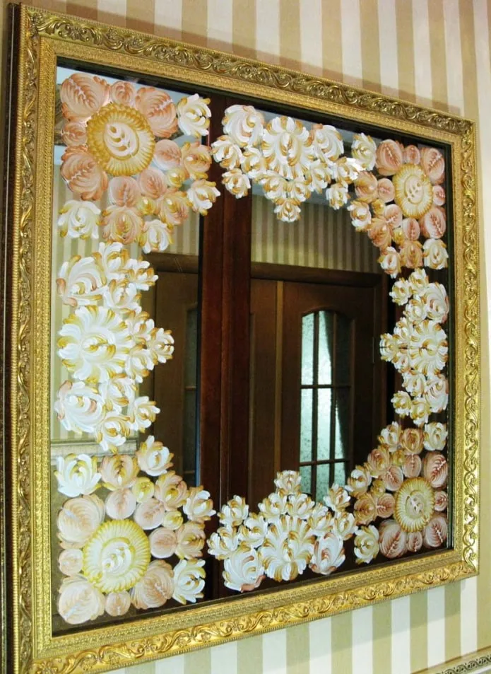 зеркало декорированное росписью