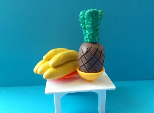 frukty-iz-plastilina-master-class-po-lepke-ananasa-i-bananov-20