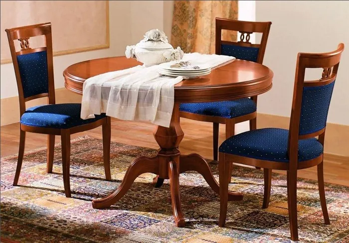 стол и стулья для гостиной классика