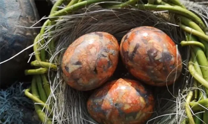 Как покрасить мраморные яйца на Пасху без зеленки