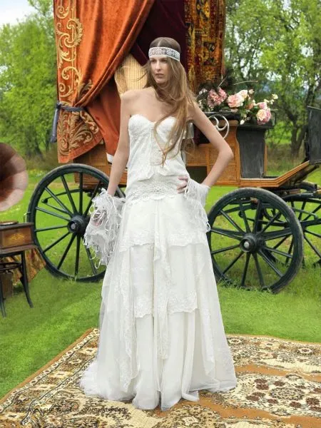 Свадебное платье с многоярусной 