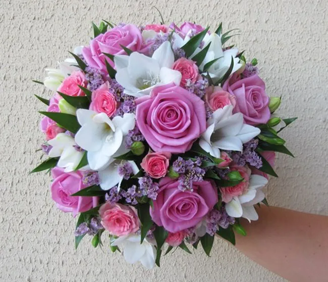 Букет невесты из кустовых роз фото 6