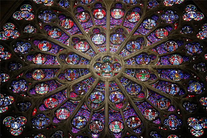 Витражная «роза» собора Парижской Богоматери – одна из самых впечатляющих конструкций в мире