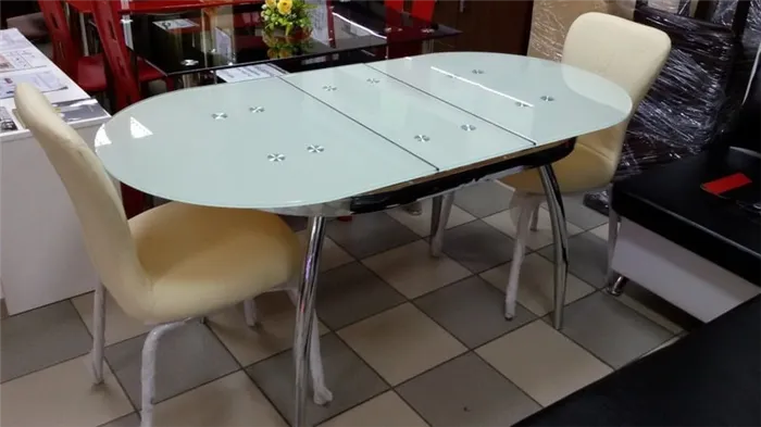 Современные овальные столы на кухню